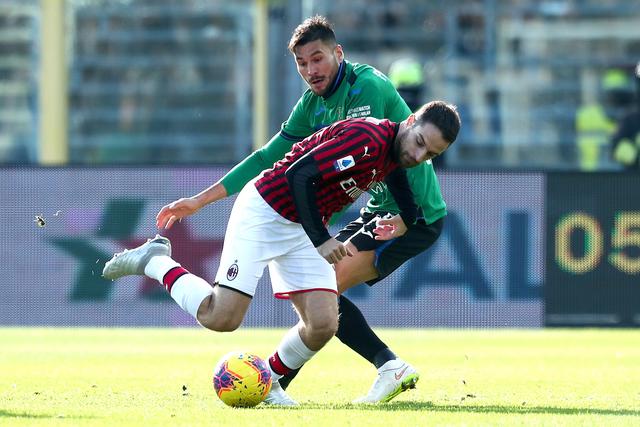 特雷-杨32+15老鹰灭太阳3连胜 国王力克步行者